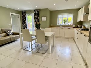 Kitchen/Diner/Family Room- click for photo gallery